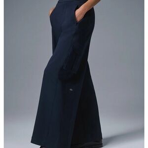 ALO Yoga Show Off Cargo Wide Leg Trousers